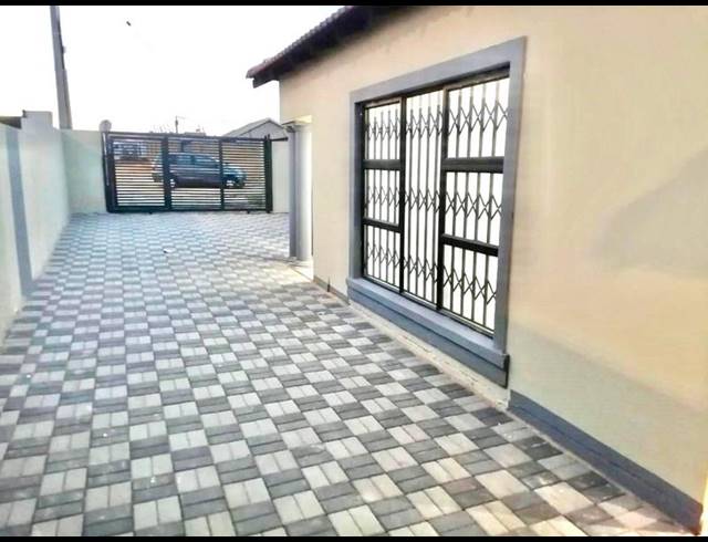 3 BEDROOM HOUSE FOR SALE IN TOEKOMSRUS